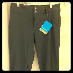 Size 6 Short Women’s Columbia hiking pants - NWT.